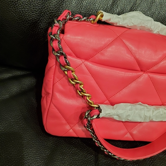 Chanel -- 19 Large Flap Bag - Picture 13 of 16